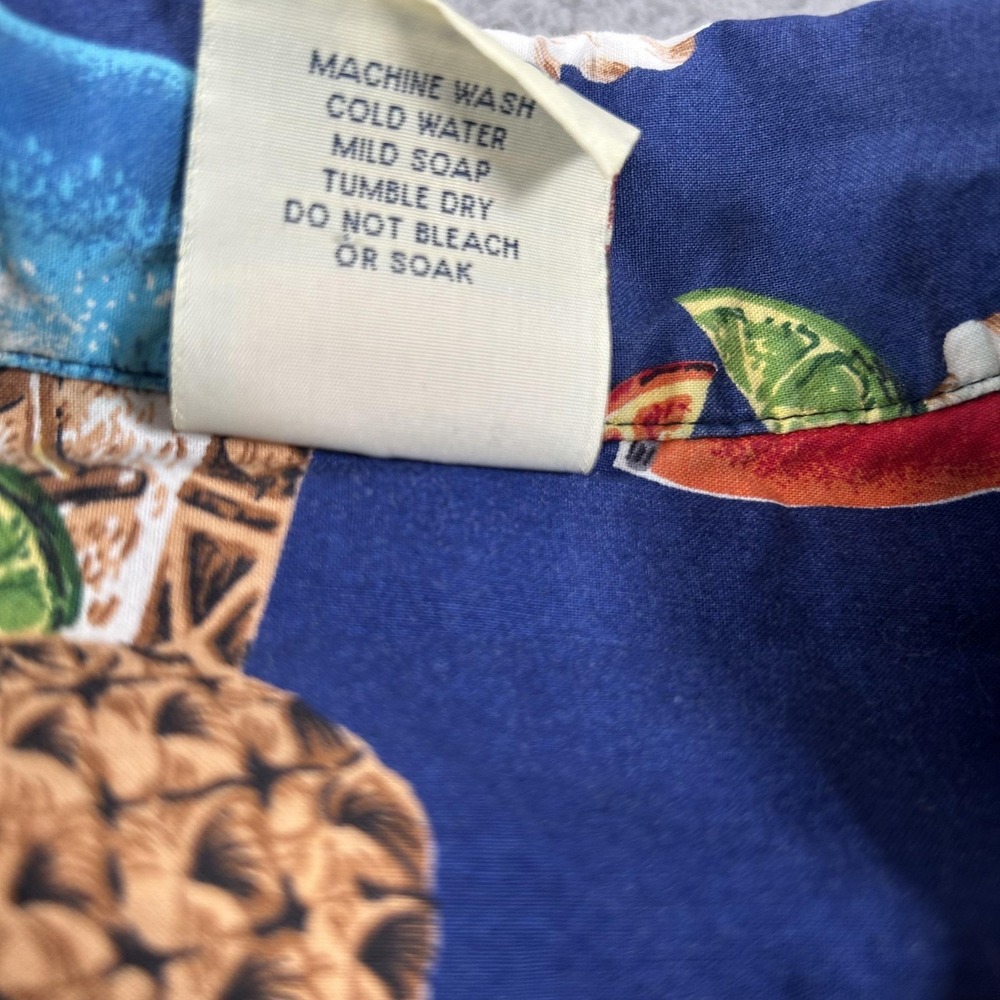 Winnie Fashion Shirt Mens XL Blue Hawaiian Cocktail Print Button Up Made Hawaii - Picture 5 of 12